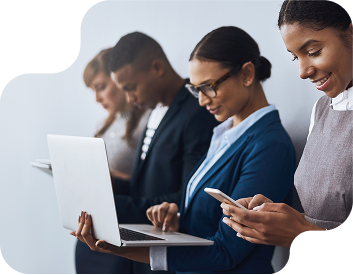 Empresas e Negócios - Profissionais a trabalhar com tecnologia